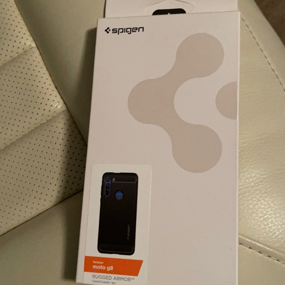 Moto G8 phone case NWT